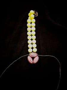 Overlapping beads image